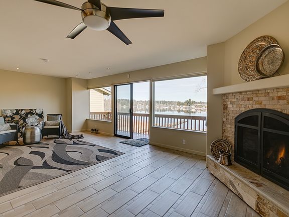 Living W/ Gas Fireplace,Tile