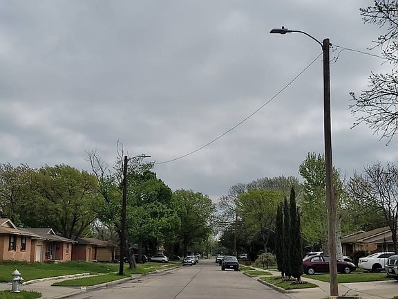 5th image of 310 W Celeste Dr
