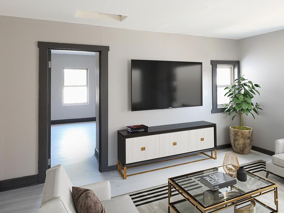 1st image of 822 Huffman Ave #822