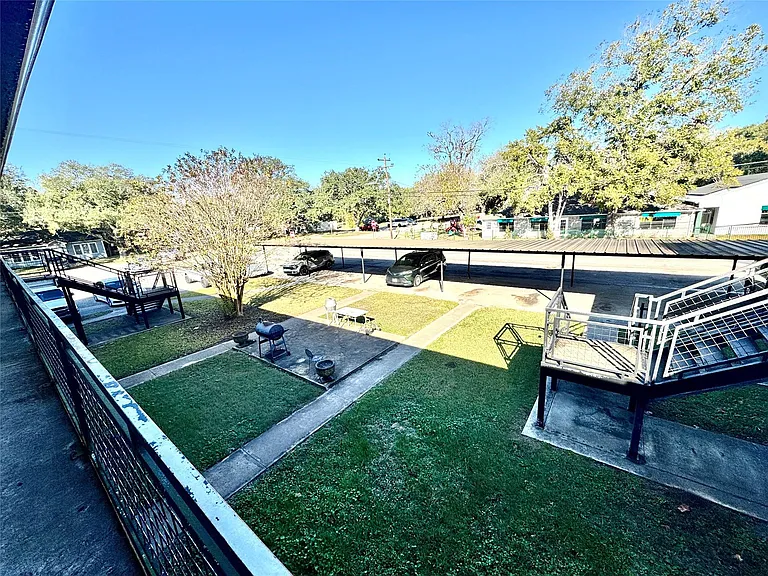 2201 N Grand Blvd #8 — Photo 2