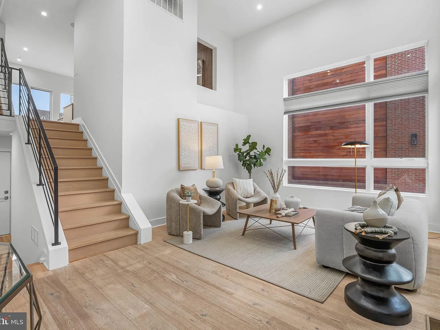 3 bed, 3.5 bath, 3300 sqft, $6,500 — Photo 3