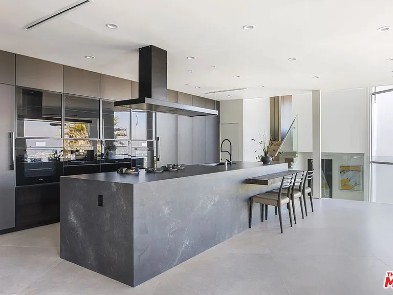 Kinglet Dr — Photo 8