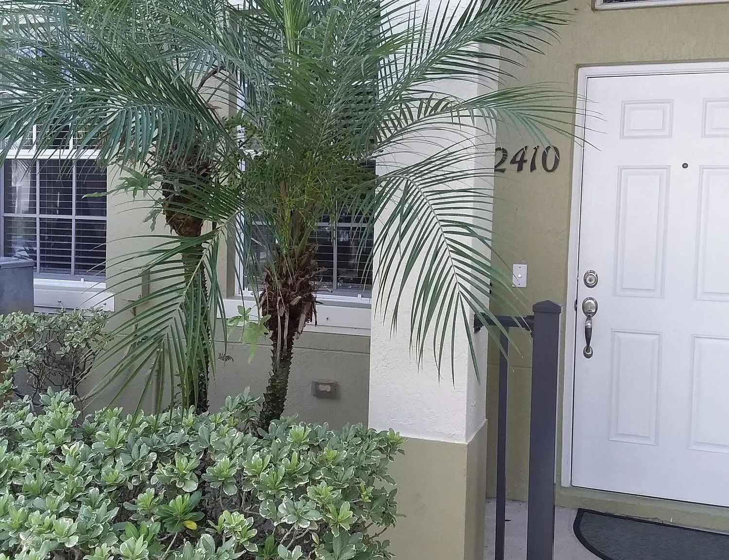 3 bed, 2.5 bath, 1600 sqft, $2,300 — Photo 2