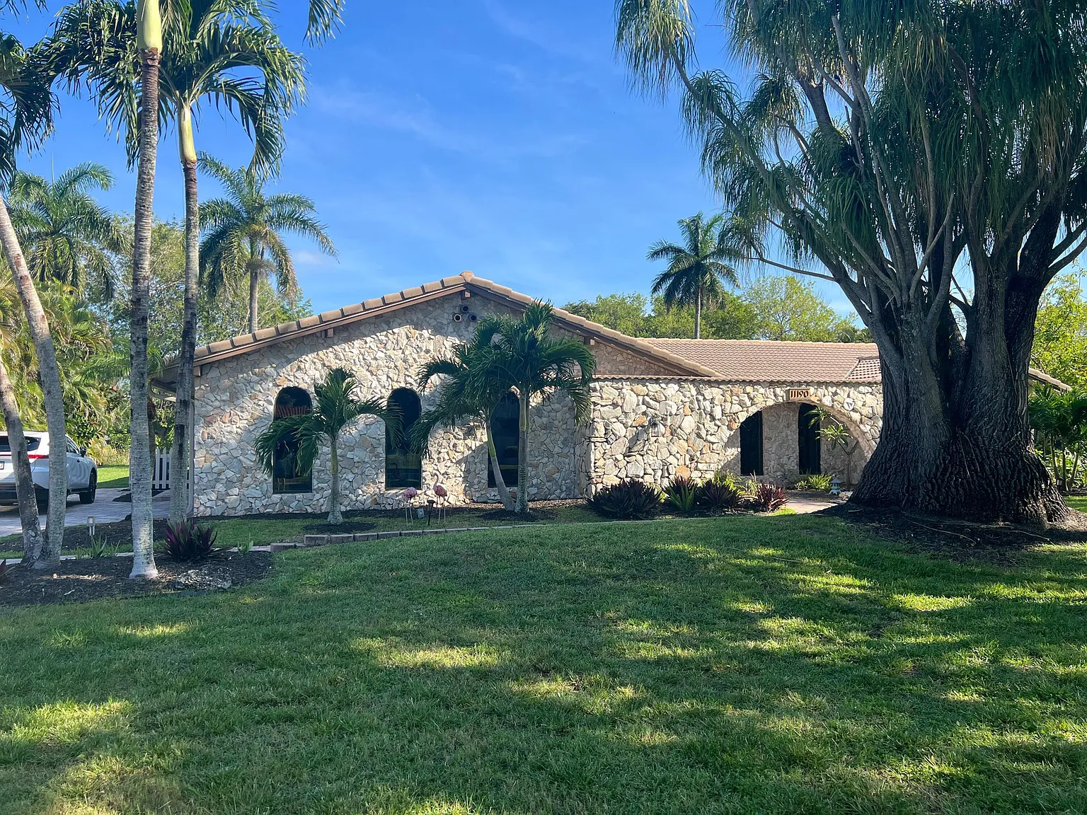 4 bed, 2.0 bath, 2630 sqft, $7,750 — Photo 1