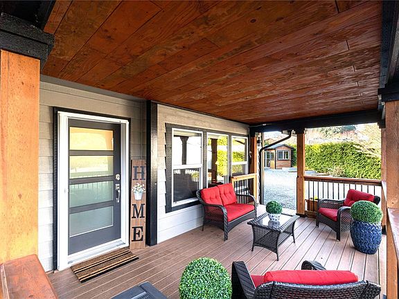 2nd image of 674 Hawthorne Rise