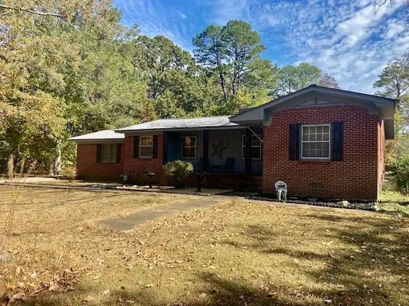 375 Meadow Lane Dr, Savannah, TN 38372