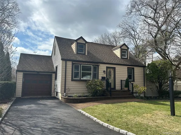 5 Slade Place, Bay Shore, NY 11706