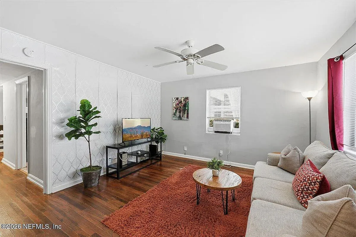 1 bed, 700 sqft, $1,100 — Photo 2