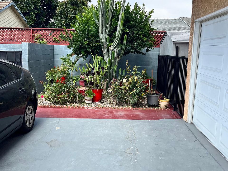 1st image of 1023 Larch St