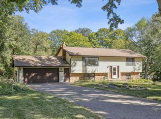 6671 Maple Dr, Rockford, MN 55373