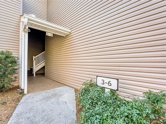 3rd image of 1750 Clairmont Rd APT 4