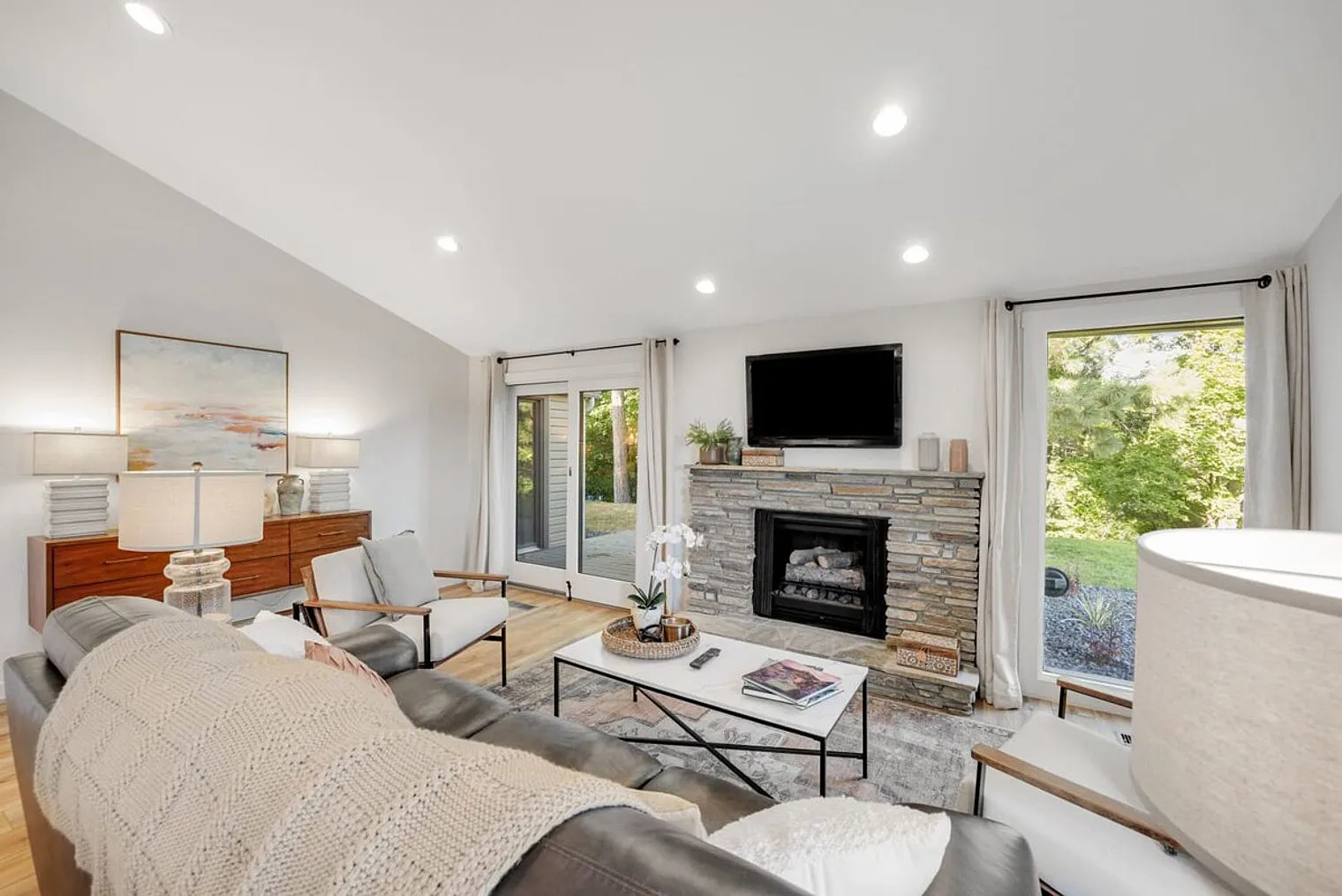 3 bed, 2.0 bath, 1571 sqft, $2,625 — Photo 1