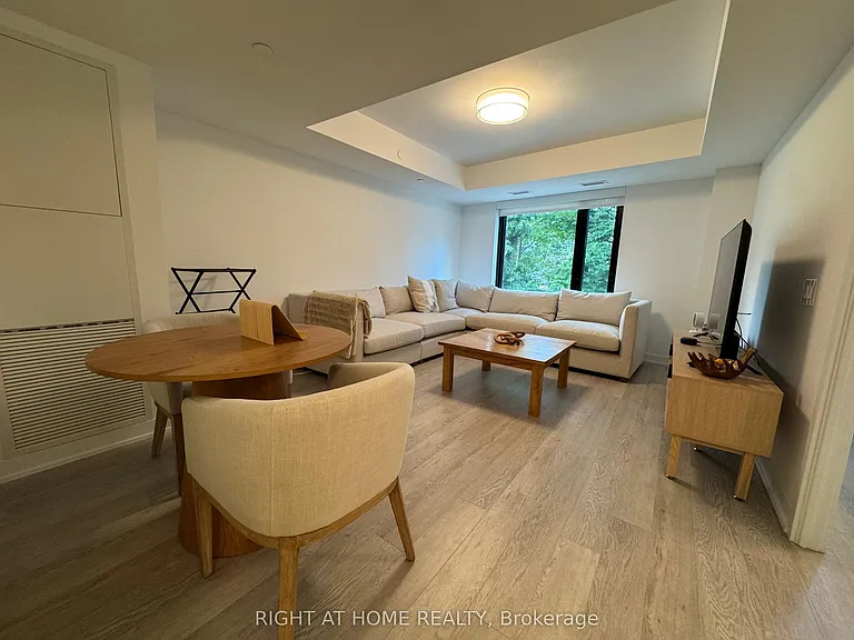 3 Strathgowan Ave #318 — Photo 8