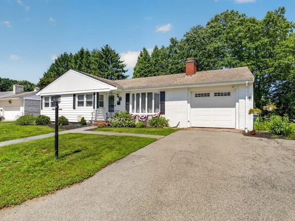 84 Evans St, Somerset, MA 02726