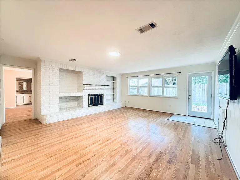 16439 Hickory Knoll Dr — Photo 7