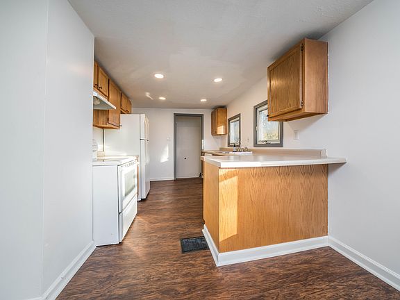 4th image of 3334 Courtlandt Ave