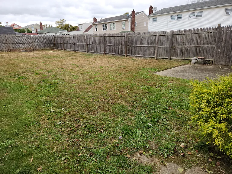 11 Laurel St — Photo 13