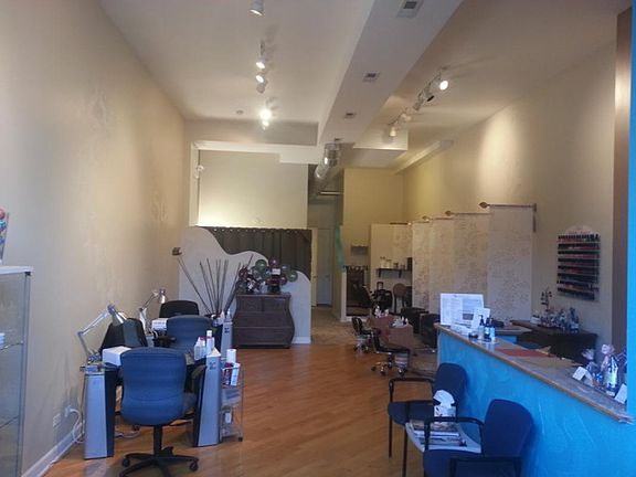 3rd image of 860 N California Ave #1S