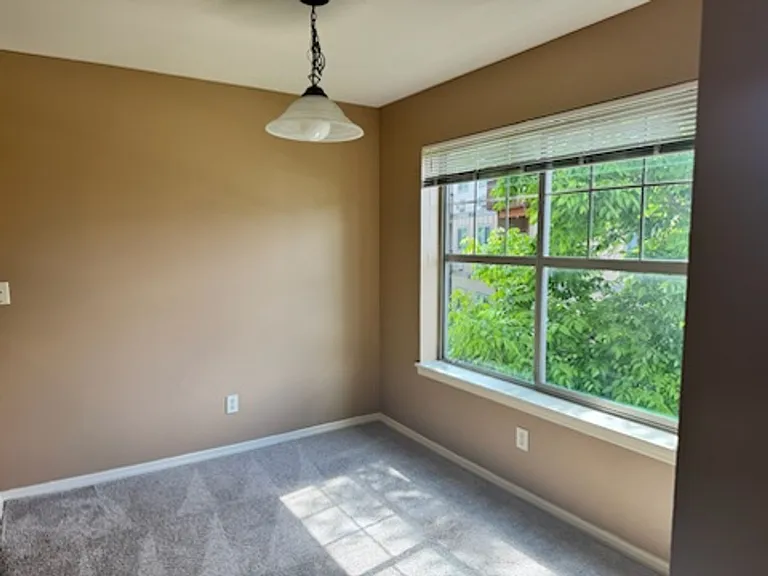 195-Santiam Village Apartments — Photo 33