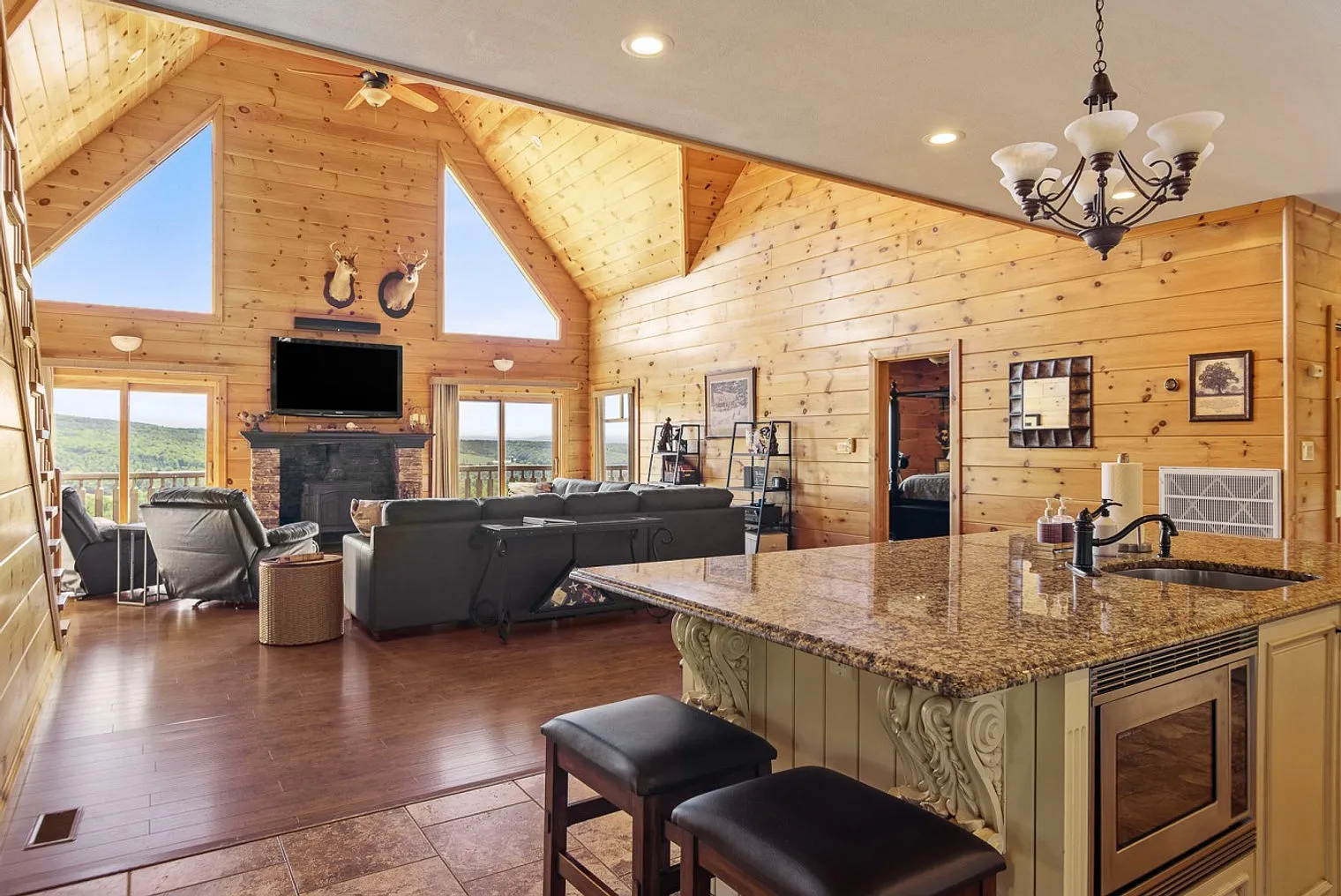 6 bed, 5.0 bath, $13,572 — Photo 1