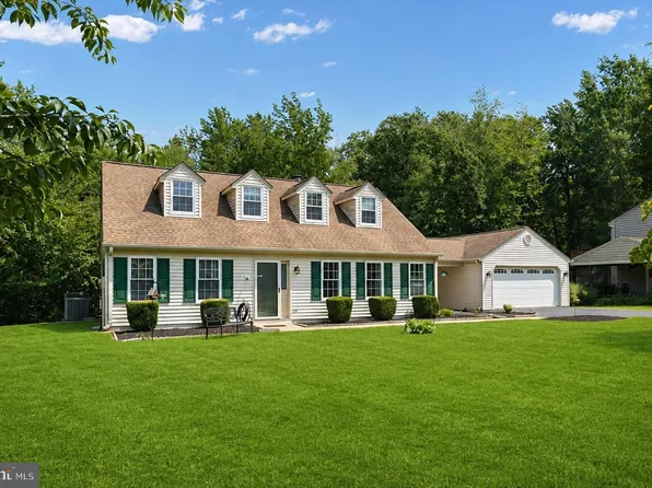 8929 Locust St, Waldorf, MD 20603