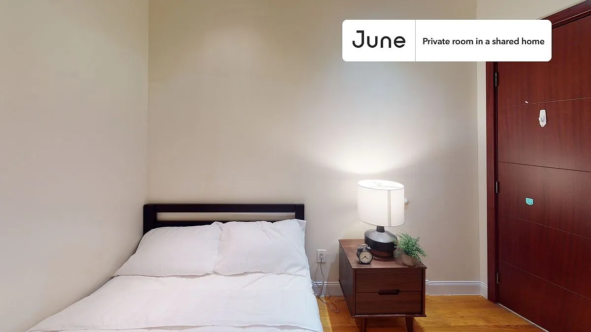 Full bedroom in 4 bed/1 bath home in Upper West Side #791 D — Photo 2