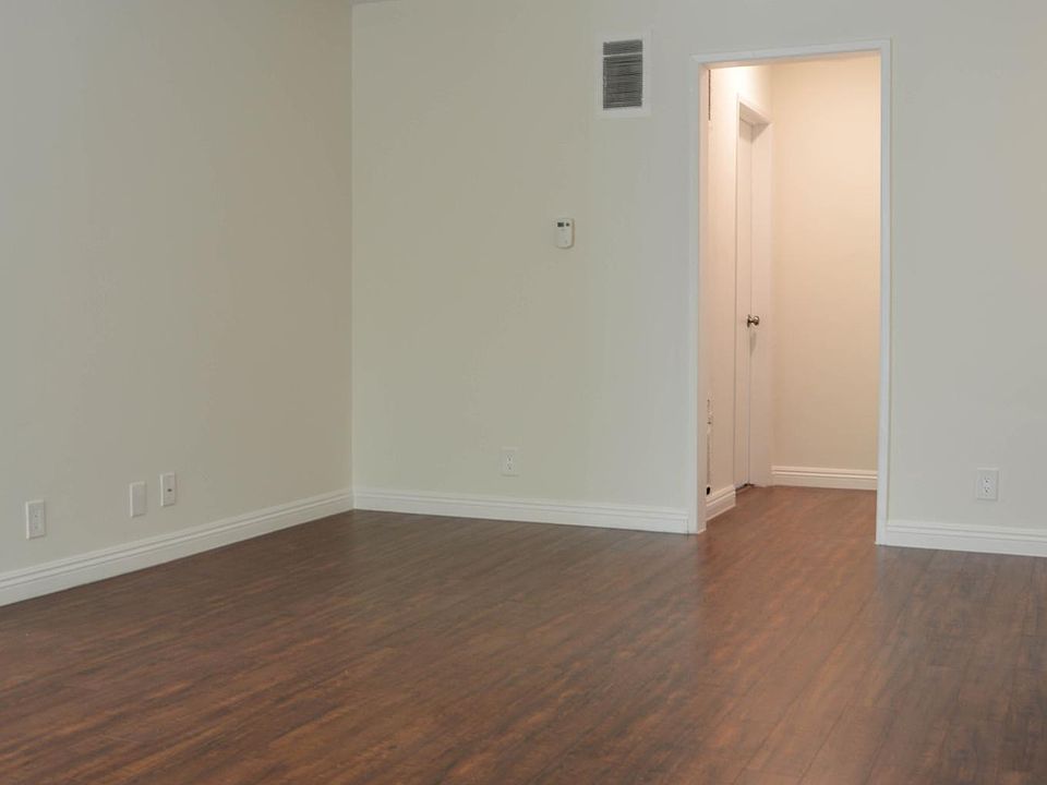 1st image of 3438 Keystone Ave #4