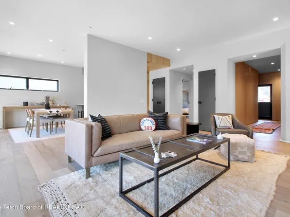 175 S Glenwood St #201, Jackson, WY 83001