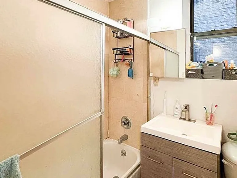 538 W 50th St #3B — Photo 11