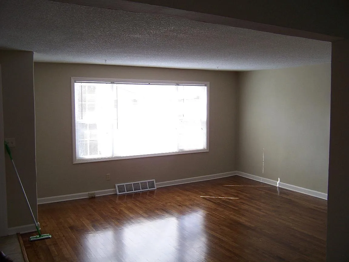 2 bed, 964 sqft, $1,500 — Photo 2
