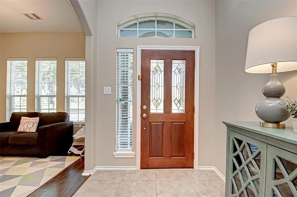 3 bed, 2.0 bath, 1876 sqft, $2,200 — Photo 3