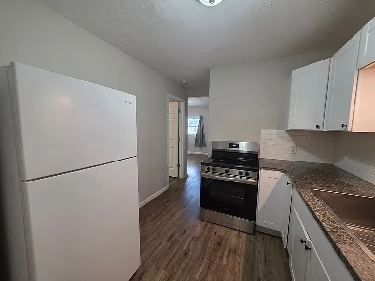 454 Kling St — Photo 10