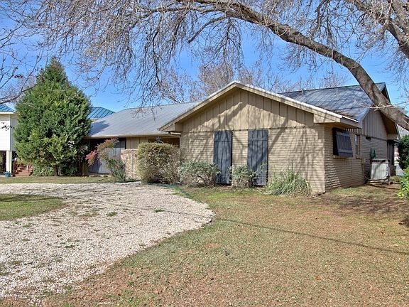 4th image of 210 Admiral Benbow Ln