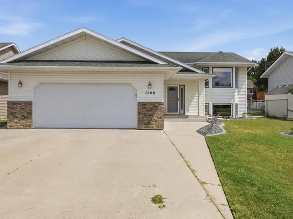 1206 18th St N, Moorhead, MN 56560