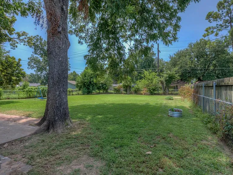 1312 Fox St — Photo 4