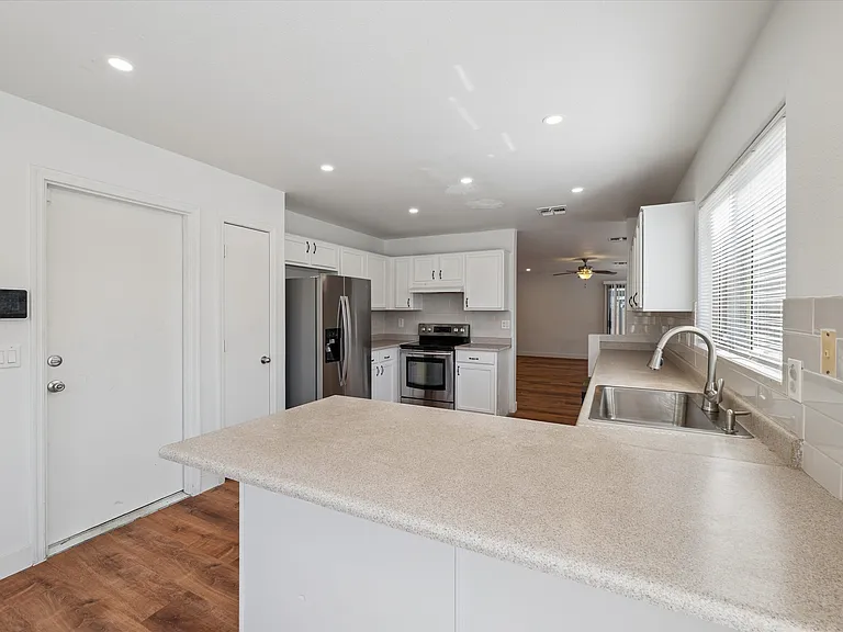 2233 W Alta Vista Rd — Photo 12