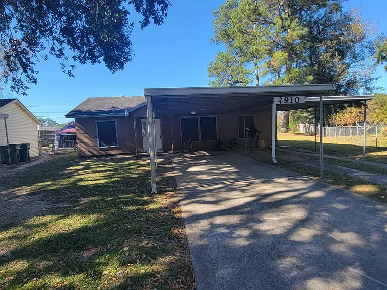 3910 Baldwin St — Photo 2