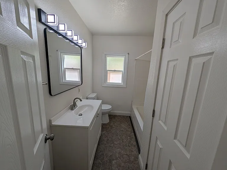 604 Loma St — Photo 16