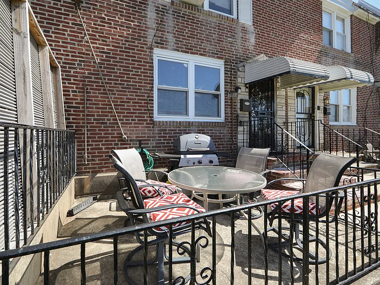 1357 Westbury Dr — Photo 3