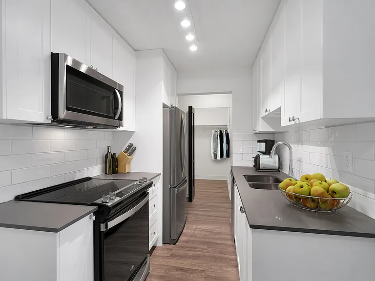 55 Bay St — Photo 1