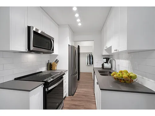 55 Bay St Photo 1