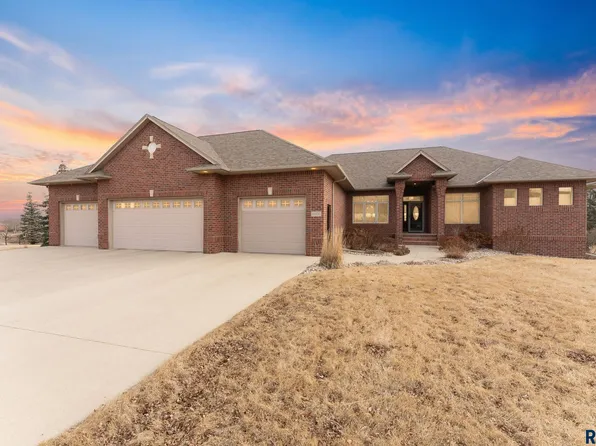 5500 S Lazy Ridge Pl, Sioux Falls, SD 57108