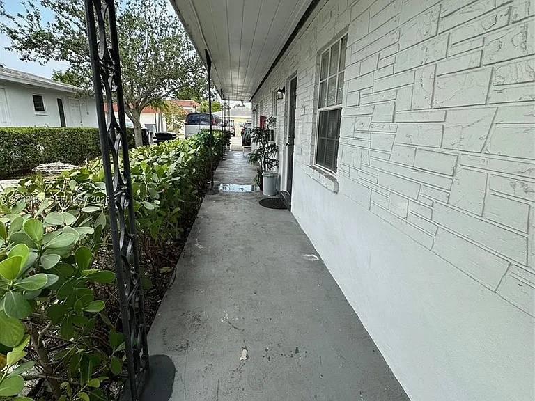 1115 S Federal Hwy #3 — Photo 2