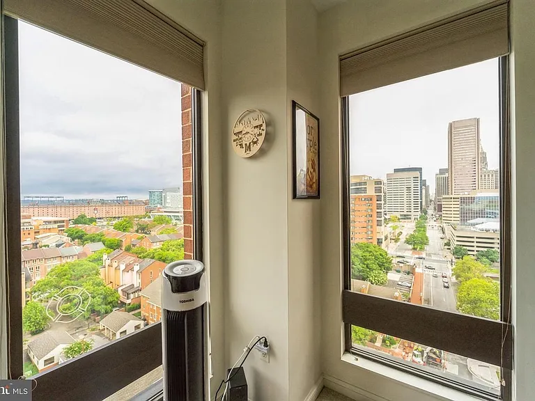 10 E Lee St #1-909-1 — Photo 4