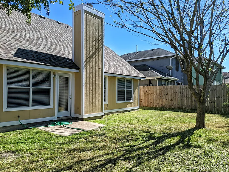 1702 Southwestern Trl — Photo 16
