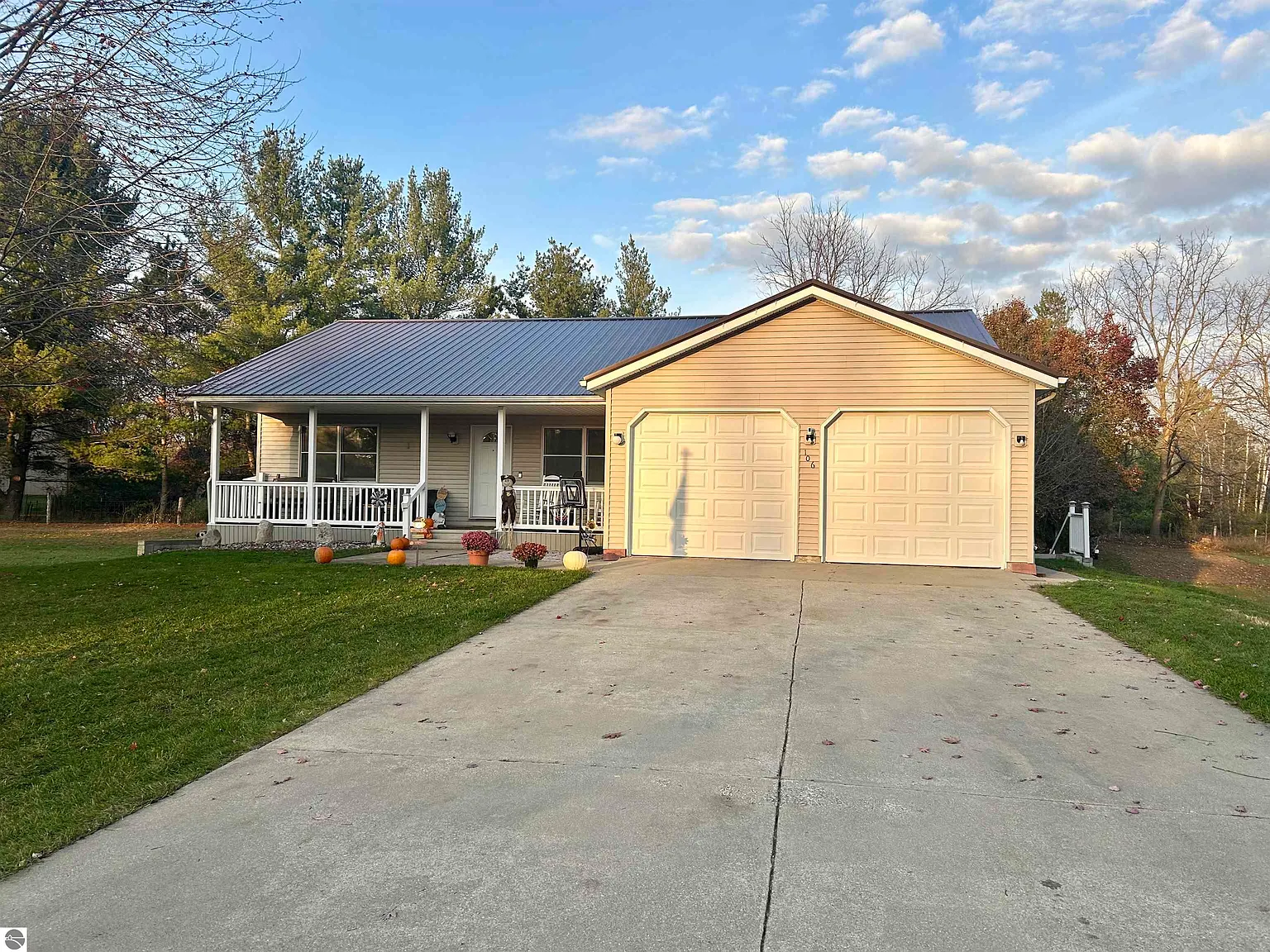 106 Lantern Hill Dr photo 1