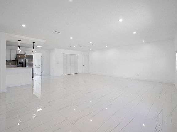 3rd image of 530 SW 81st Terrace
