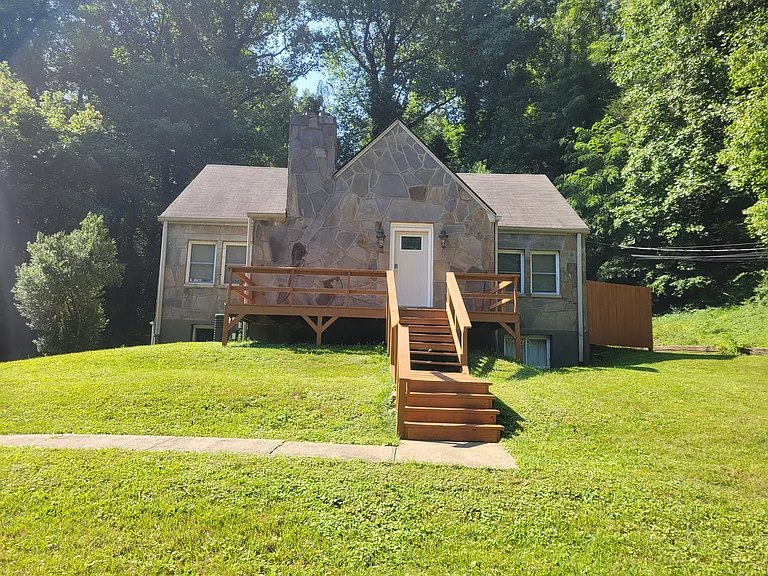 59 1st Ave — Photo 3