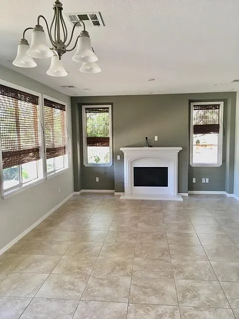 4 bed, 2.5 bath, 2402 sqft, $6,100 — Photo 4