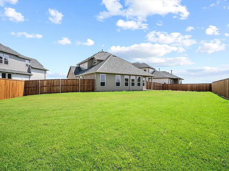 401 Parrino Pkwy — Photo 28